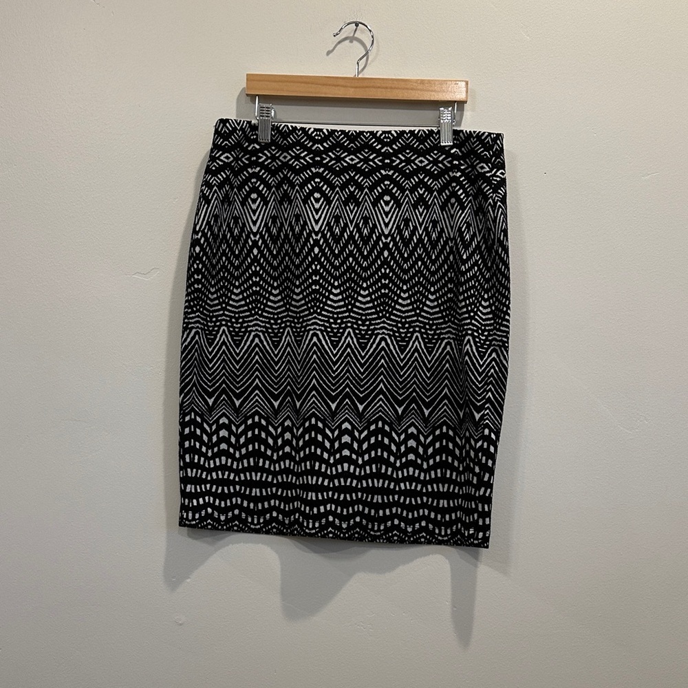 Ann Taylor Black and White Geometric Pencil Skirt
